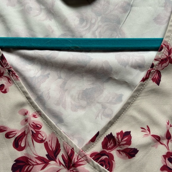 Shein Floral V neck top - Picture 8 of 9